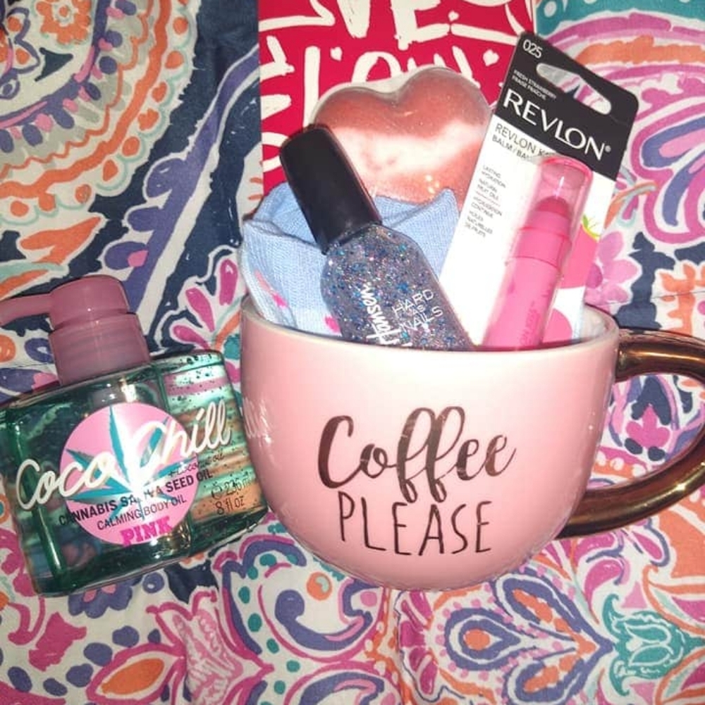 VS/pink/cup/socks/lipstick/polish bundle